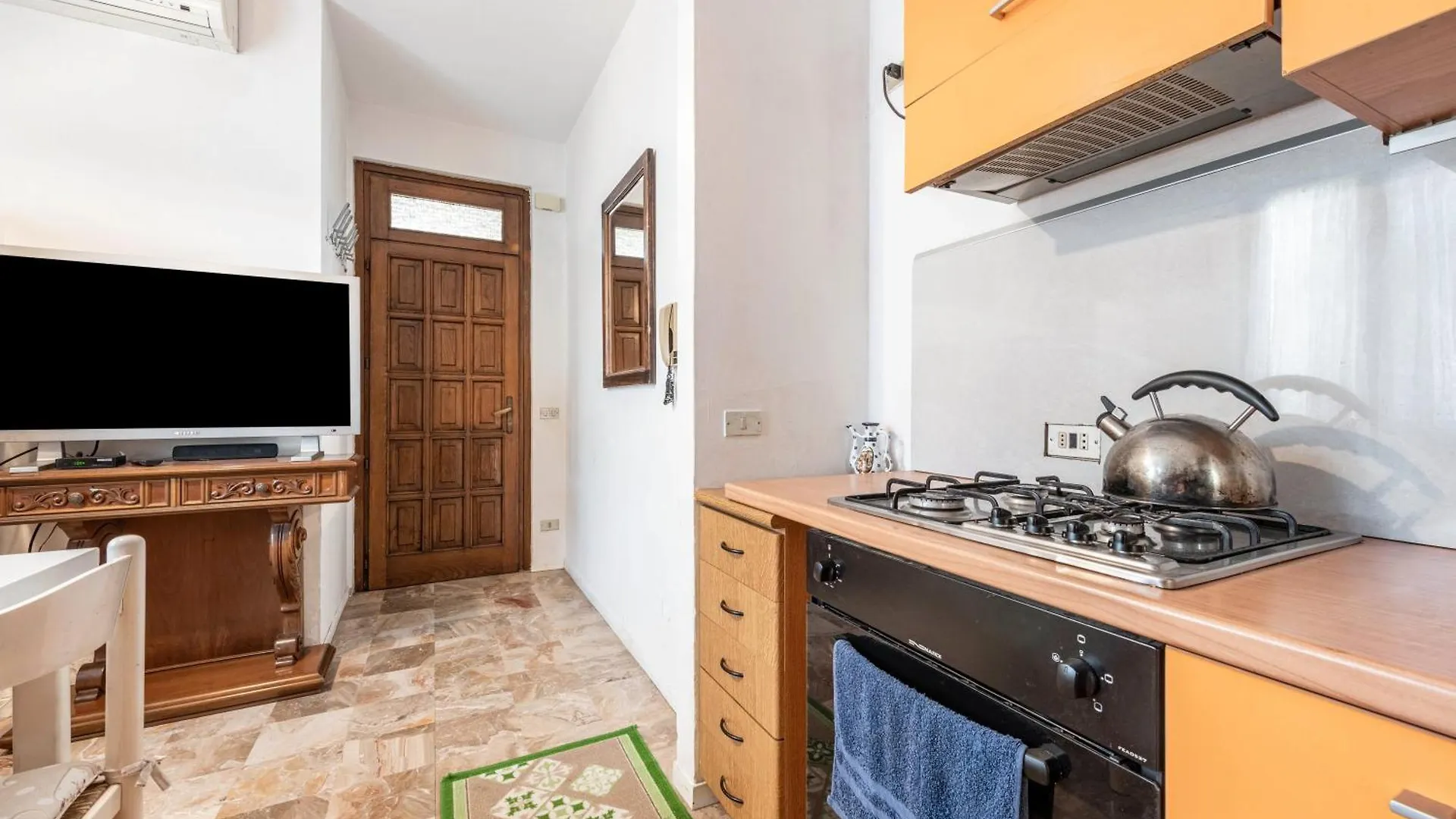 Desenzano Bilocale Con Posto Auto Lägenhet Desenzano del Garda Italien
