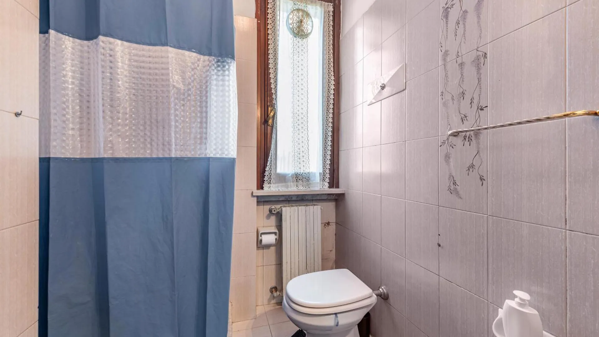 Desenzano Bilocale Con Posto Auto Lägenhet Desenzano del Garda