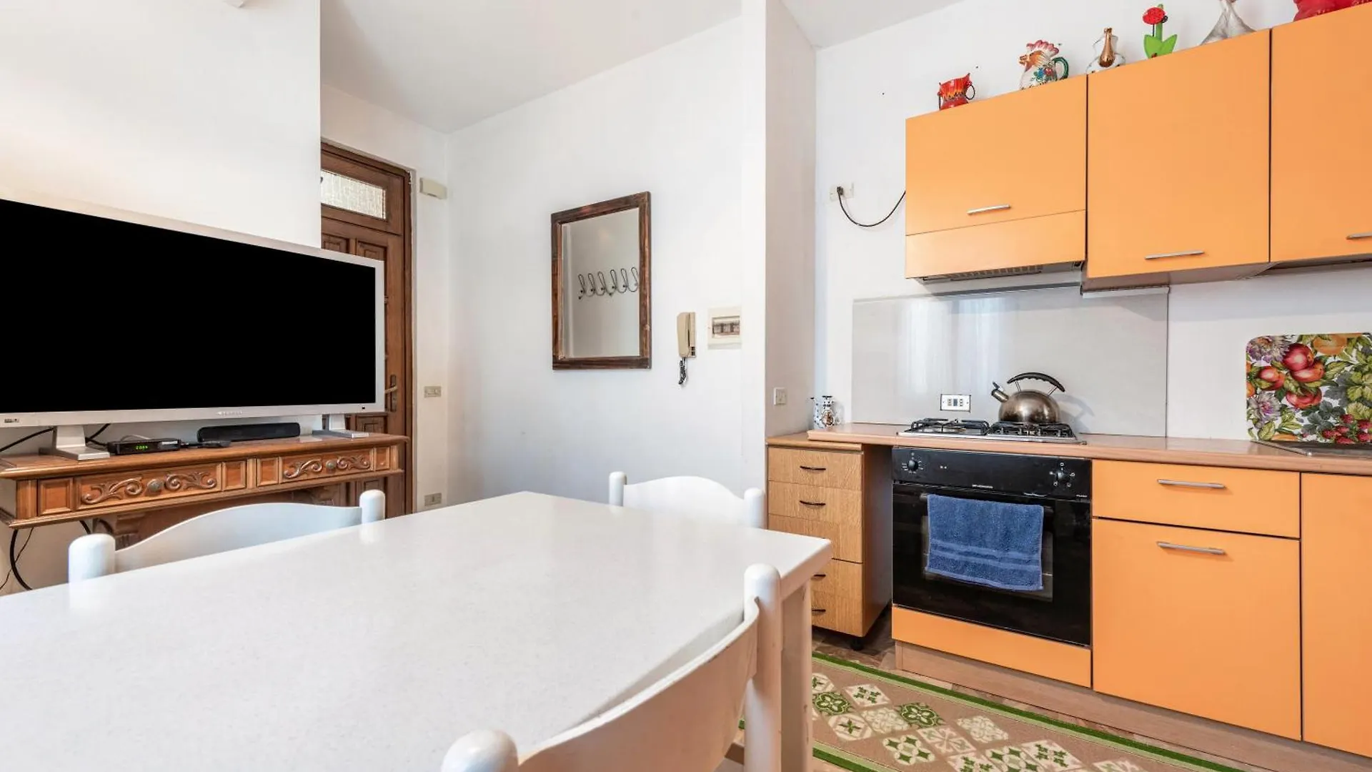 Desenzano Bilocale Con Posto Auto Lägenhet Desenzano del Garda