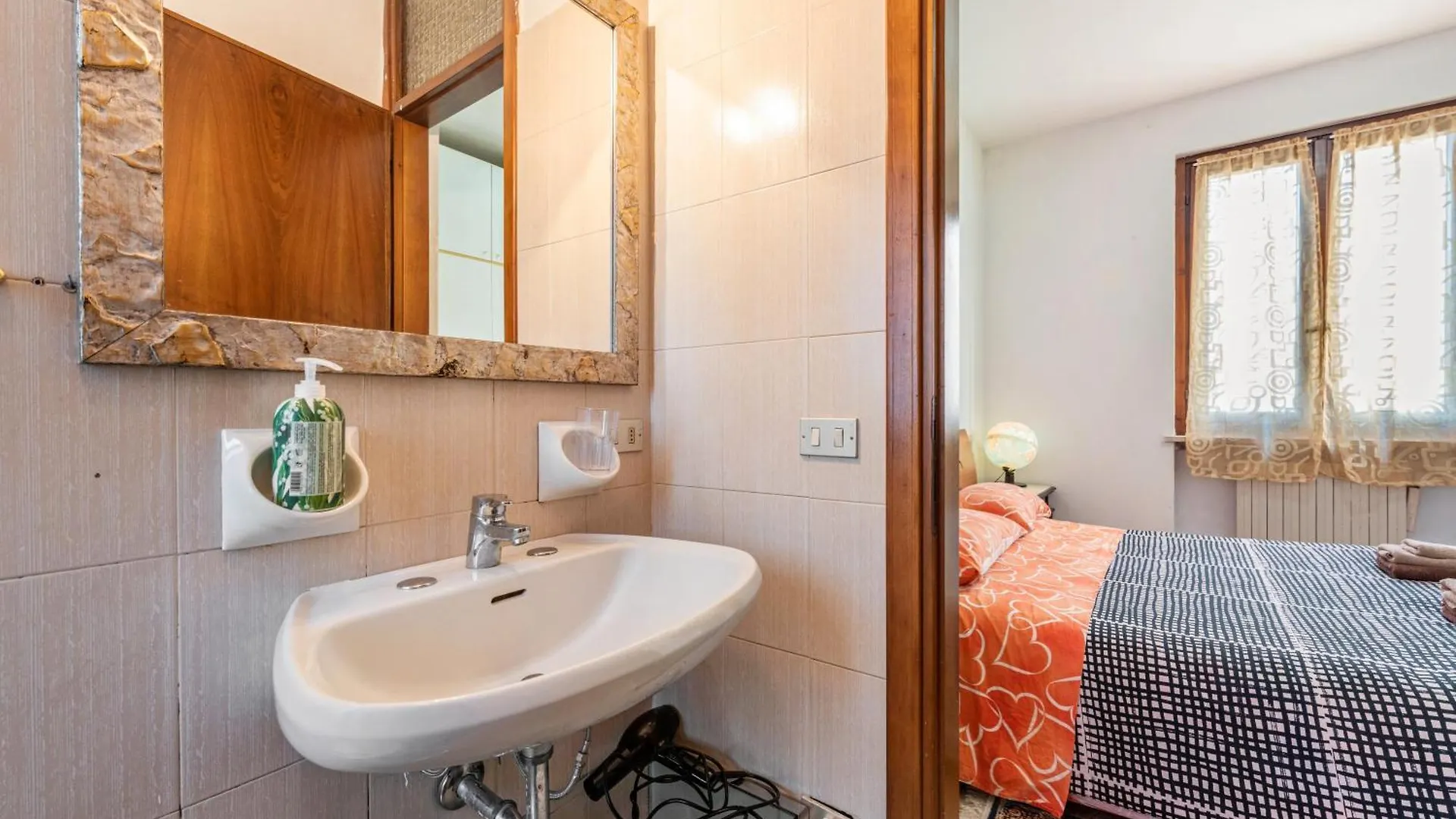 Desenzano Bilocale Con Posto Auto Lägenhet Desenzano del Garda